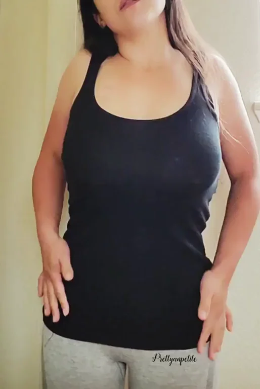 MILF's Favorite Day to Flash My Juicy Tits 😘 Show Me Yours? 👅