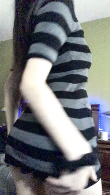 Jiggle Jiggle 🍑🔥 Cute Little Butt Shake