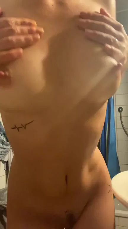 Shower Slut Gone Wild: Toned Tease Flashes Perky Tits & Tight Pussy