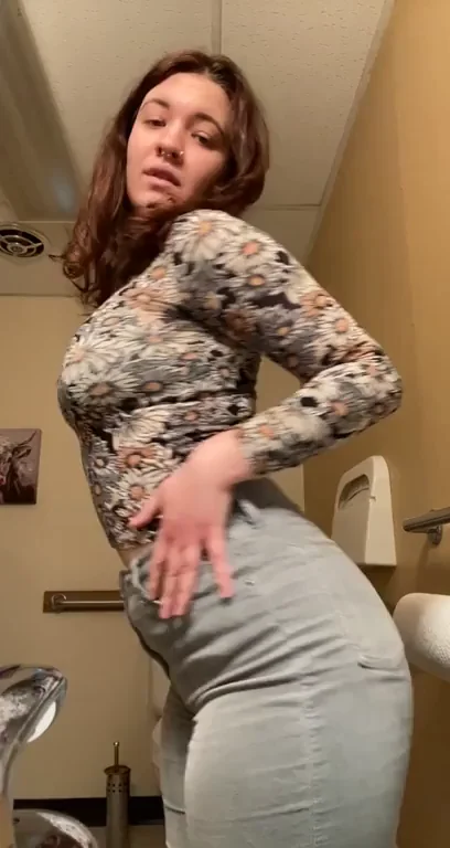 (22f) OC drop) do you like when I drop at work?