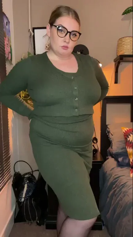 🔥 Fuckable Librarian Slut Teases Her Juicy Curves 👓🍑