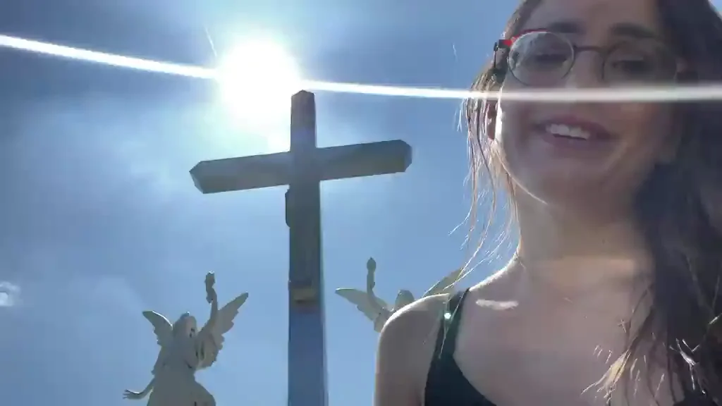 Blazing Cross Tease: Smiling Slut Spreads Pussy Wide
