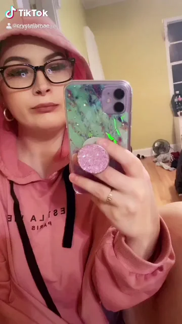 Chubby TikTok Newbie Teases in Pink Hoodie 😈🍑