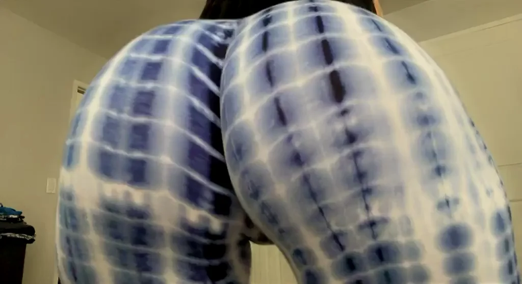 Latina Booty Quake: Jiggly Rounds That Hypnotize
