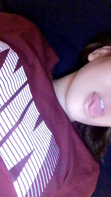 Super Horny Amateur Slut Spreads Her Wet Pussy 😈💦