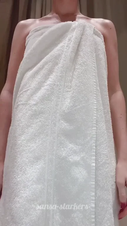 My boobs can’t hold up a towel... so I’ll just go naked instead ?