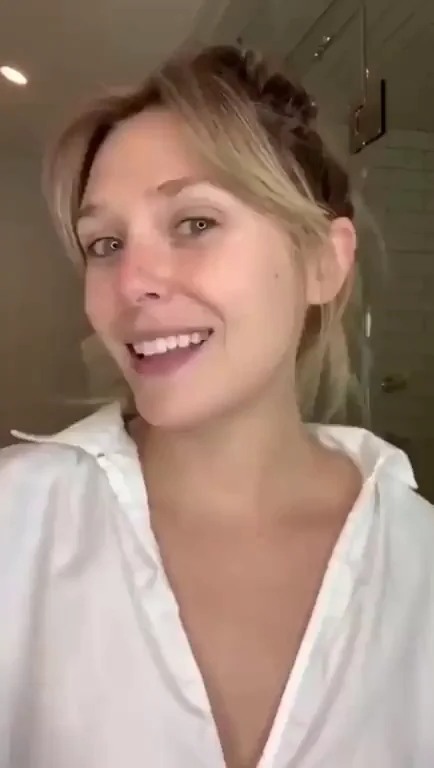 Imagine cumming over Elizabeth Olsen’s gorgeous face ?