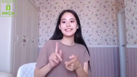 She's pretty cute no?