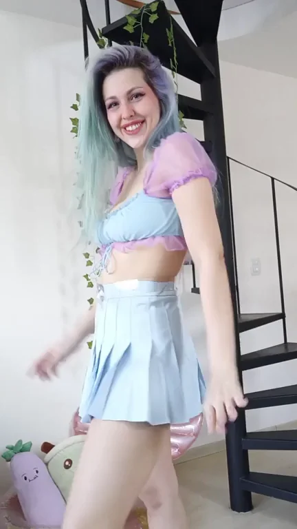 Love when my clothes match my hair ~and when they're short enought to show my ass ;p~