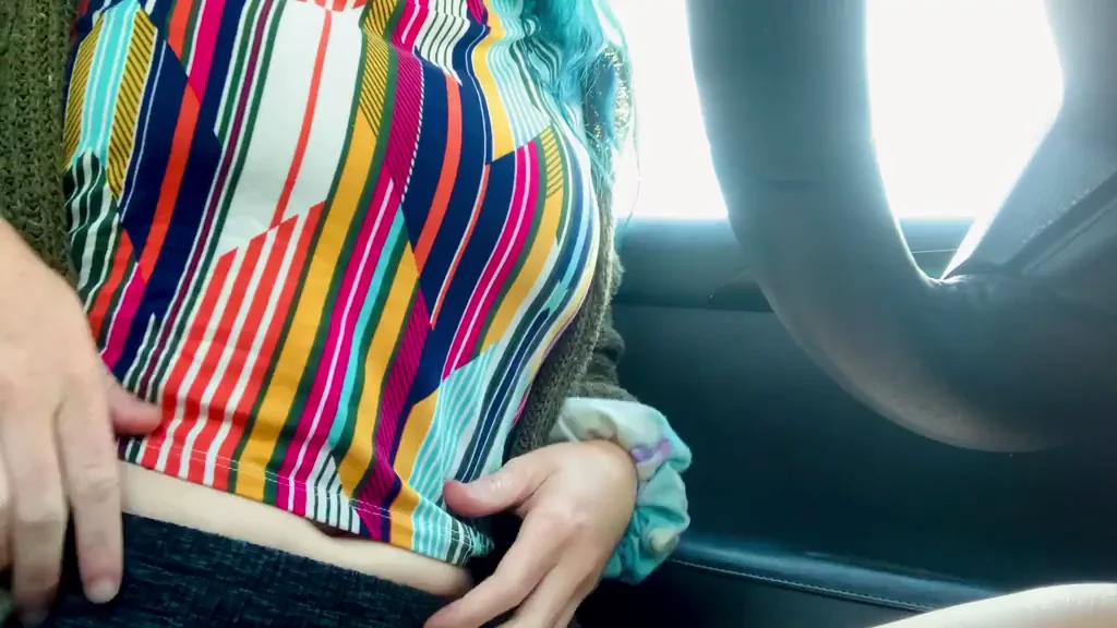 Car Titty Tease: Busty Babe Flashes Massive Jugs While Driving