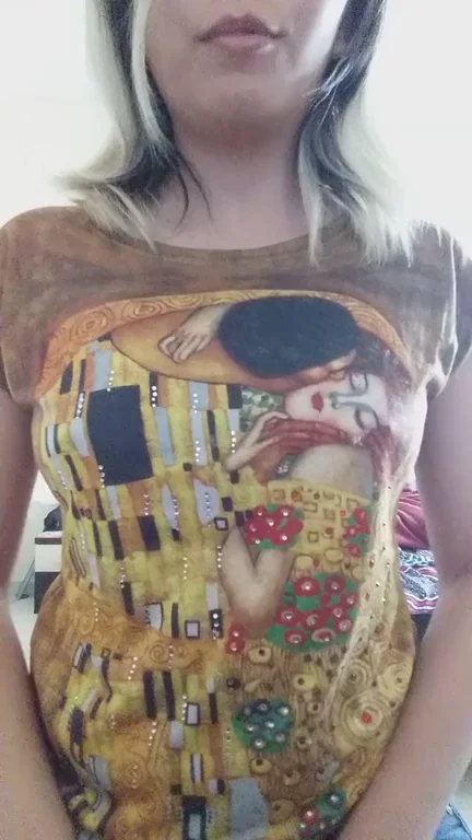 Hot Asian Babe Teases with Klimt Kiss Tee & Titty Flash! 💋👅🔥