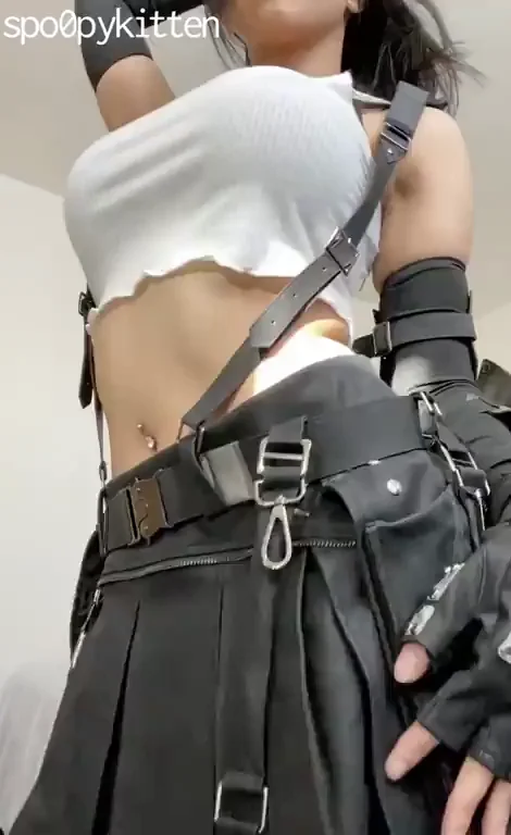 Ever wanted to see whats under the Tifa's skirt?