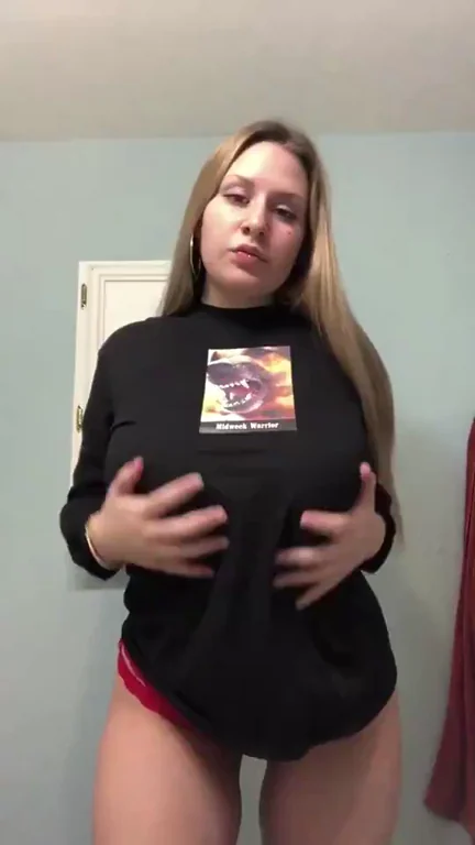 Sp00ky's Epic Titty Burst-Out: Fan-Fave Busty Babe Returns with Massive Jugs!