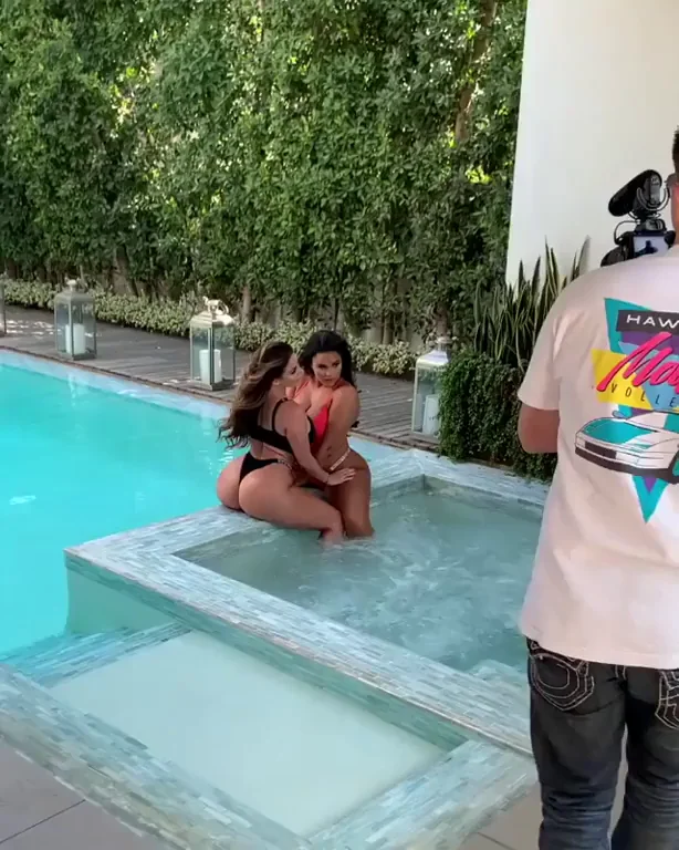 🍑 Super Hot PAWG Sophie Jiggles Her Massive Fat Ass by the Pool 🔥