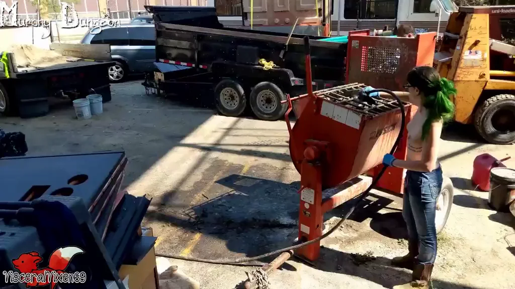 [F]OC: Oooopsie.... Guess this slut fucked up! Squirted my foreman in the face!