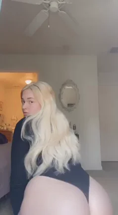 Curvy Blonde Madisxnxoxo Twerks Her Fat Ass in Tight Bodysuit