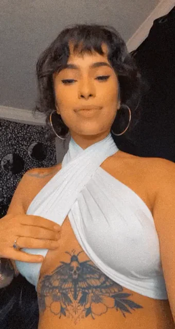 Happy Friday Latina Flash! 🍑🔥 Tits Out for You?