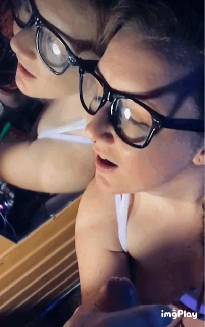 💦 Massive Cum Explosion for Hot Wife in Glasses 😍