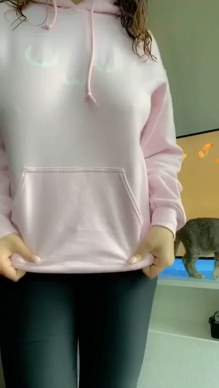 Redhead Tease Drops Hoodie for Perky Tits & Tight Leggings Strip