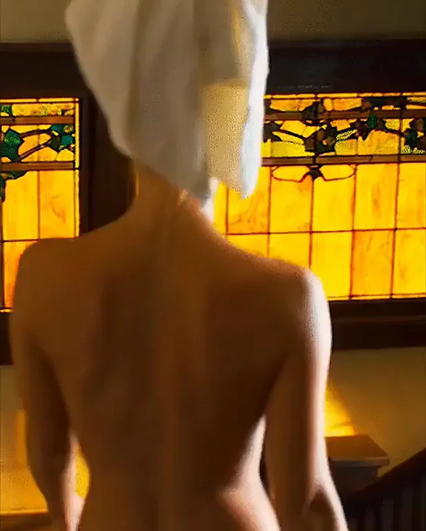Anna Faris' Steamy Towel Tease: Bare-Assed Back View