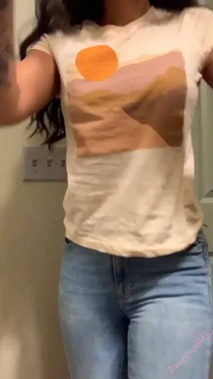 Country Slut's Juicy Ass Stuffed with Red Buttplug Surprise