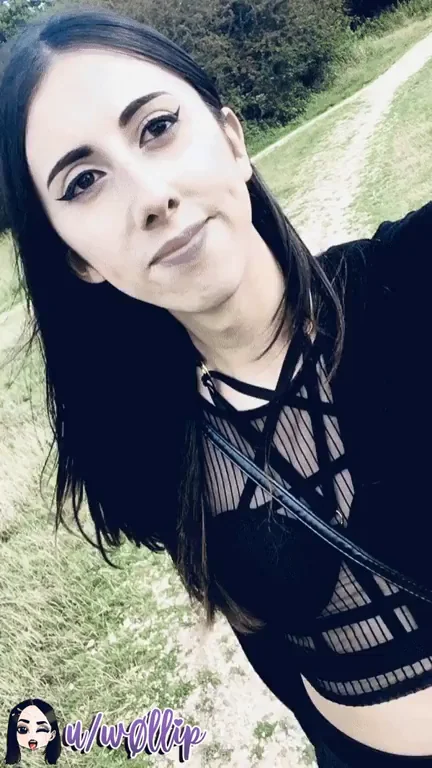 What Would U Do Catching This Sexy Trans Slut Teasing Her Bulge Outdoors? 😈🍆💦
