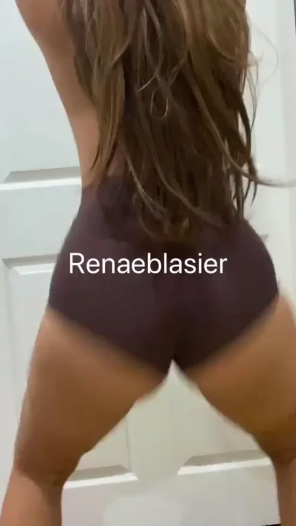 Don’t you love white girls who know how to shake some ass?? [19]