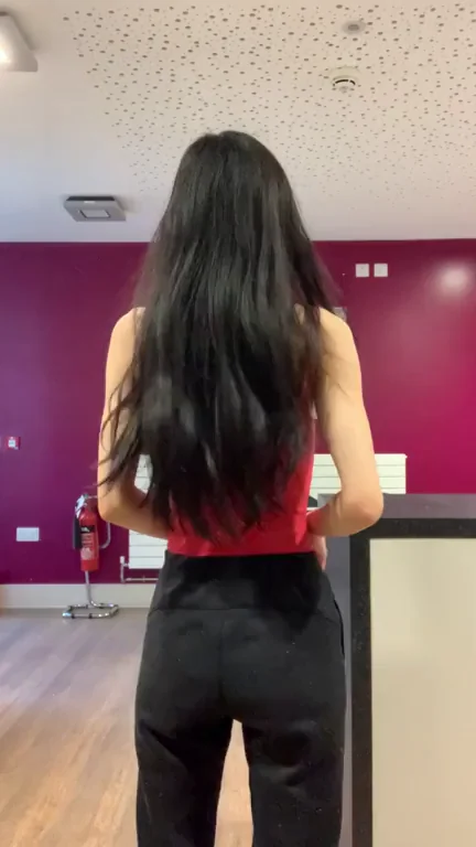 Petite Asian Babe's Thong Tease in Public Gym 🔥🍑