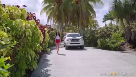 Lexi Luna Gets Fucked In Front Of Catcallers