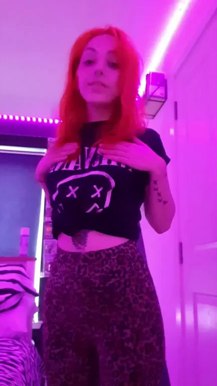 🔴 Redhead Tease: Clothes On & Off in a Flash 😈