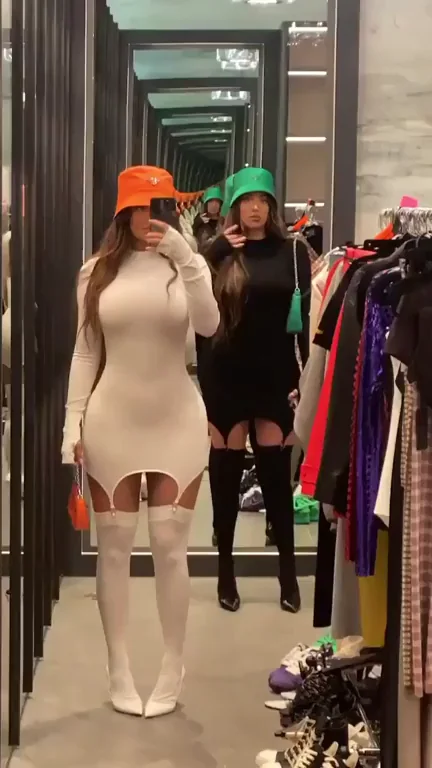 my god Kylie Jenners frame is incredible