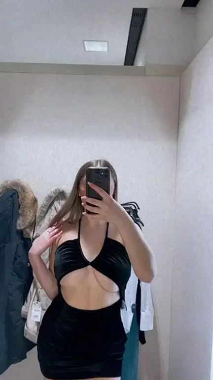 🛍️ Sneaky Scrubs Slut Teasing in Fitting Room Cabin 😈