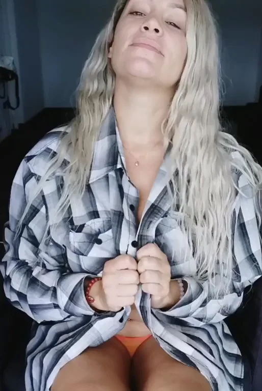 [gif] omg boobs ??
