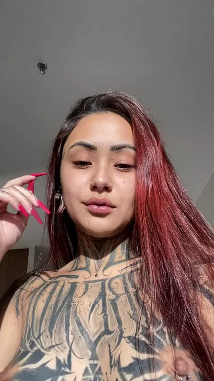 🔥 Dig My Inked-Up Teen Curves? 😈🍑