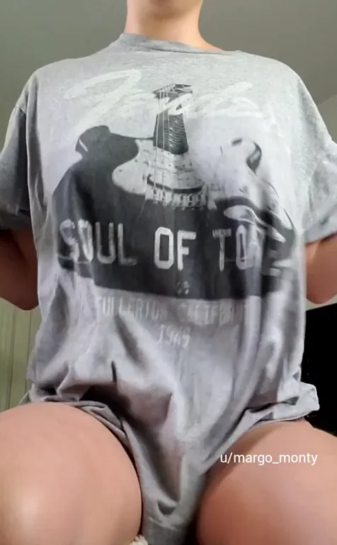 Do you mind if I steal your big, comfy t-shirts? I never wear a bra, so my titties are always ready to be squeezed! ? [oc]