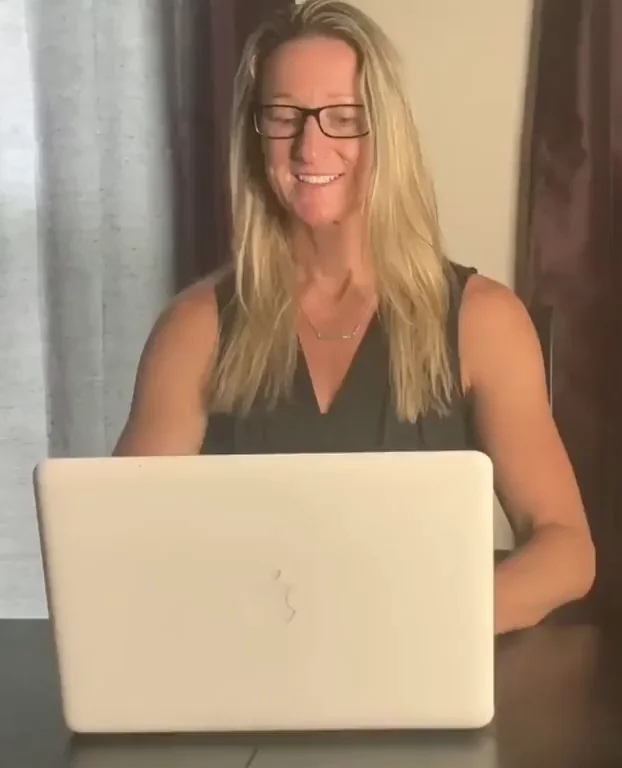 🔥 [F43] Boss Meeting Tease: MILF Slut Gets Ready to Fuck 💦