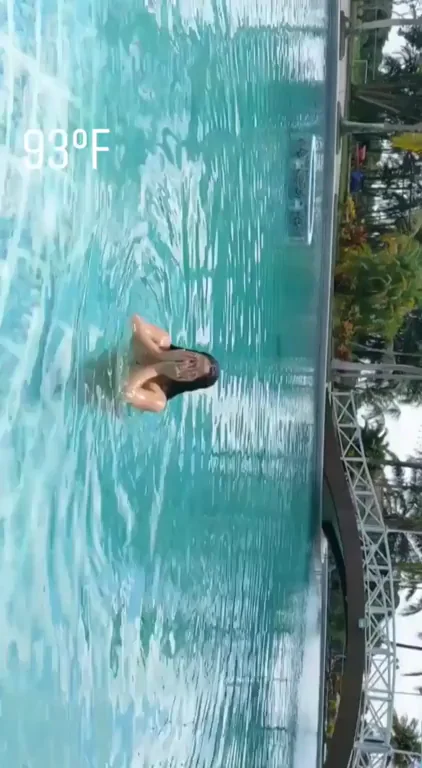 93?F