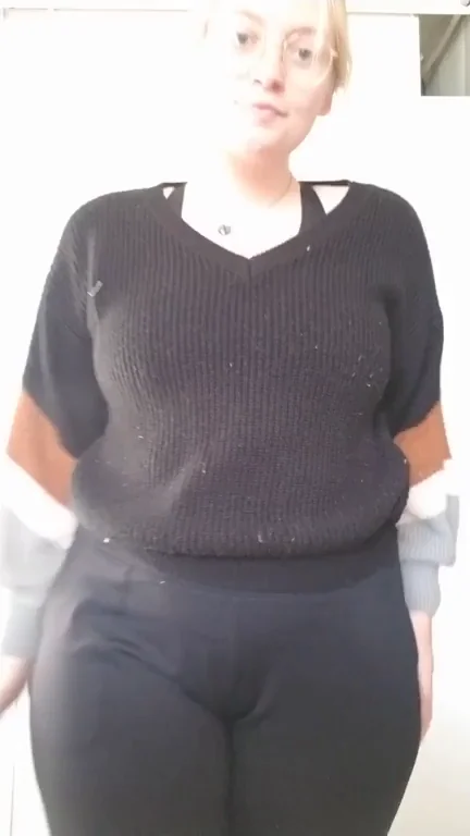 Do you like my comfy outfit?