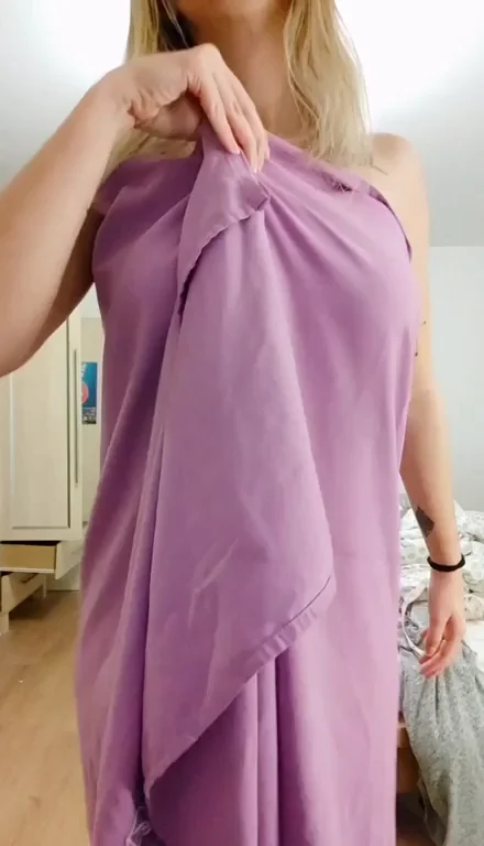 Natural Big Tits Slut Ditches Towel for Real Body Reveal 😍🍈🍈