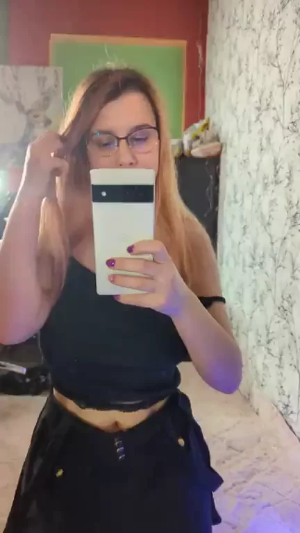 Black shirt = hidden titties ?