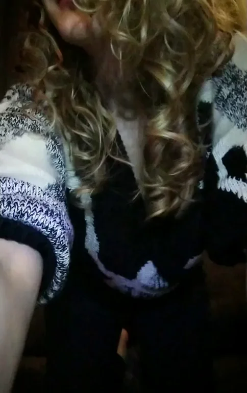 Heyyy! Newbie's First Tease 😘🔥 Curly Blonde Strips & Spreads Her Juicy Pussy 💦