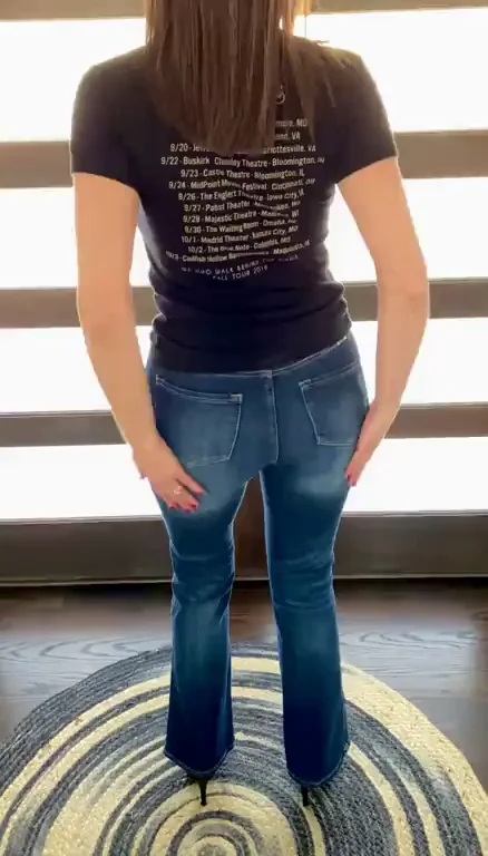 Mom of 1, born in 82, let me drop my titties for you! (It rhymed!) ?