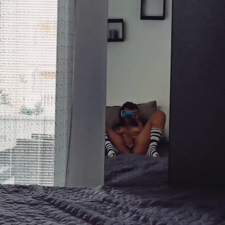Join me if you don't mind that ppl on the street can see us thru the curtain ?