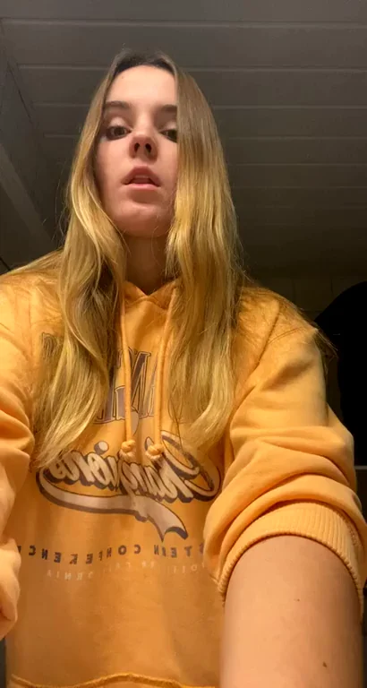 Curvy Blonde Slutwife Begs: Ride Your Dick? 🍑💦