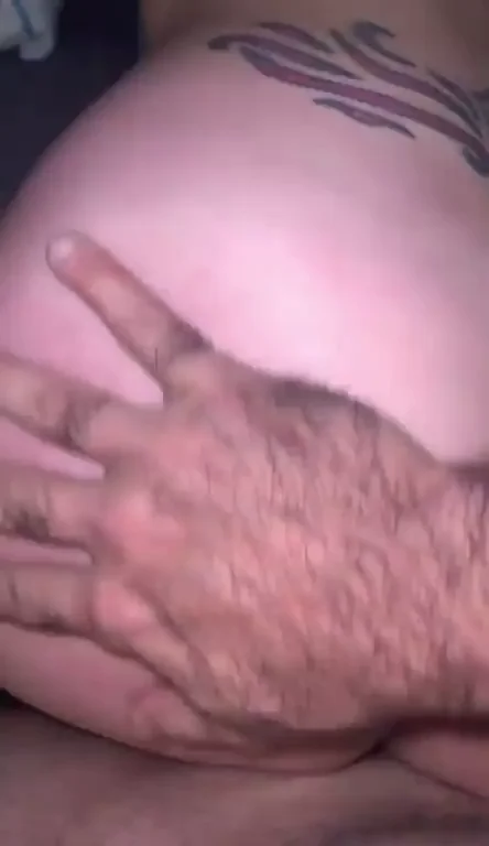 Met up with this tinder check and went raw doggy style while her sister slept ???