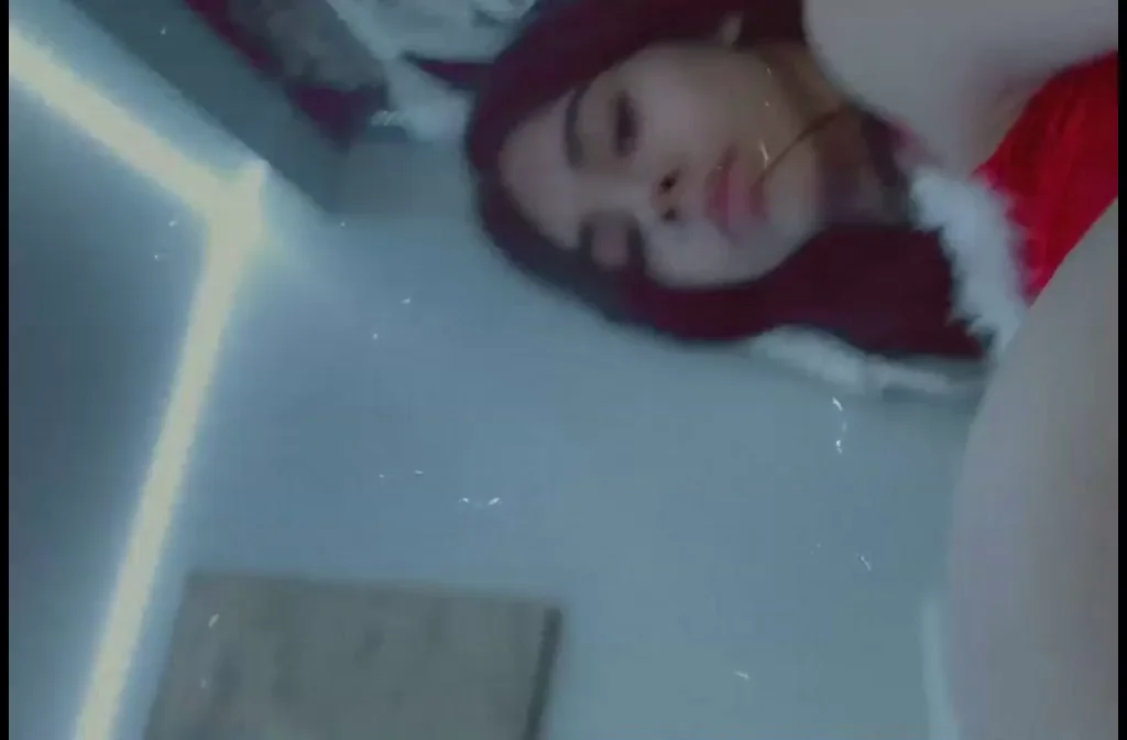 18yo Slut's Pussy Dripping Cum 💦🎄