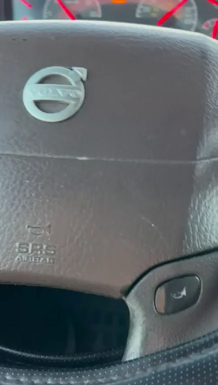 🔥 MILF Mom Secretly Rubs Her Pussy While Driving 🚗💦 [GIF]