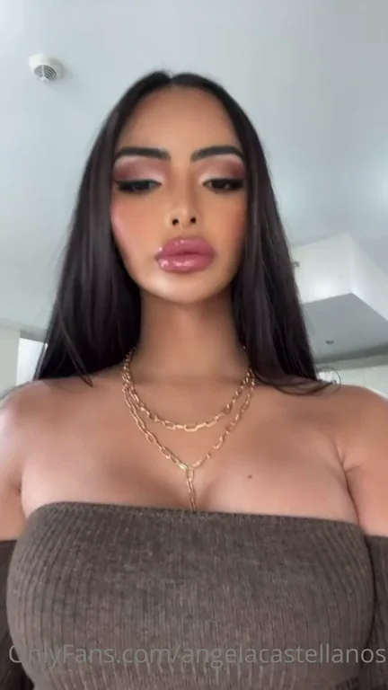 Sexy AF ??? Grab her updated content in comment
