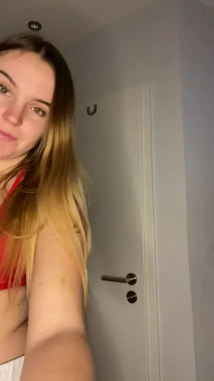 Curvy Blonde Teen Begs: Ride Your Dick? 🍑🍆💦
