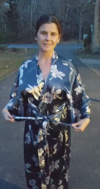 Hot 38yo MILF Neighbor Flashes Tits in Silk Robe 😈👋